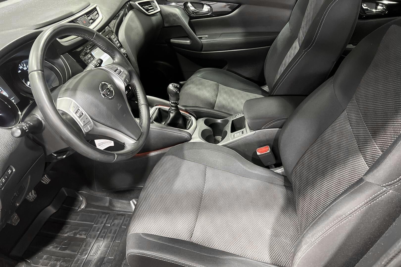 Nissan Qashqai iso kuva 9