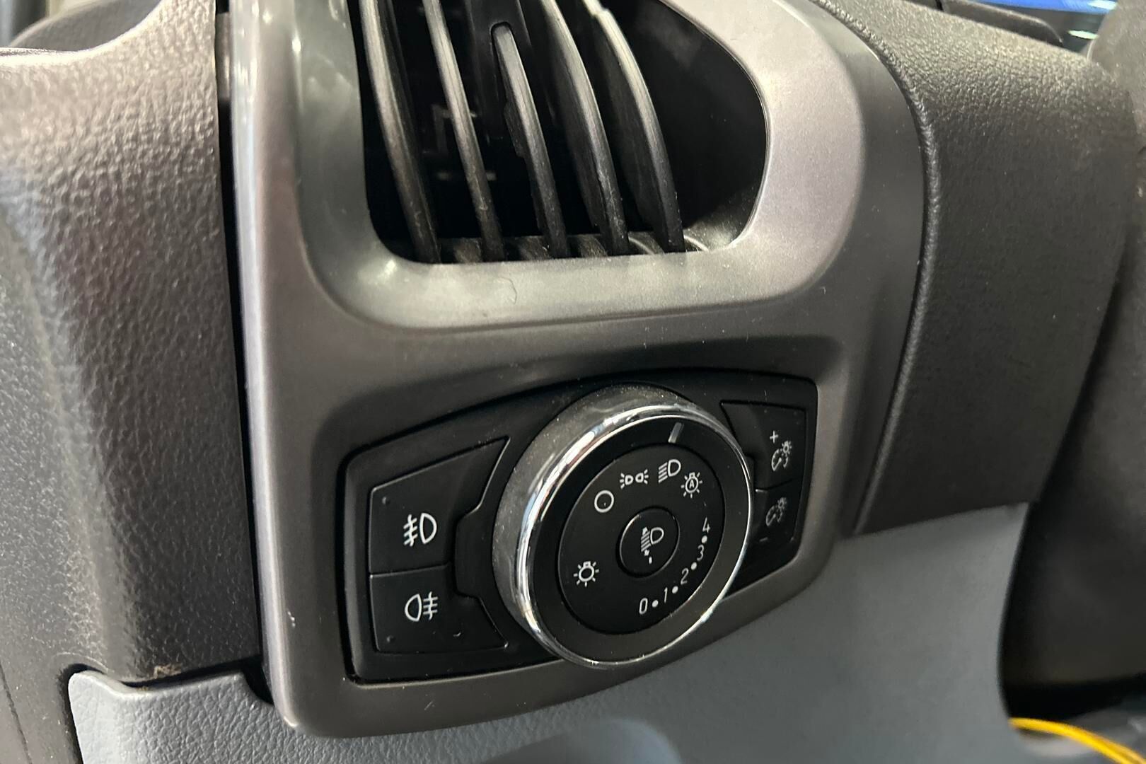 Ford Transit Custom iso kuva 18