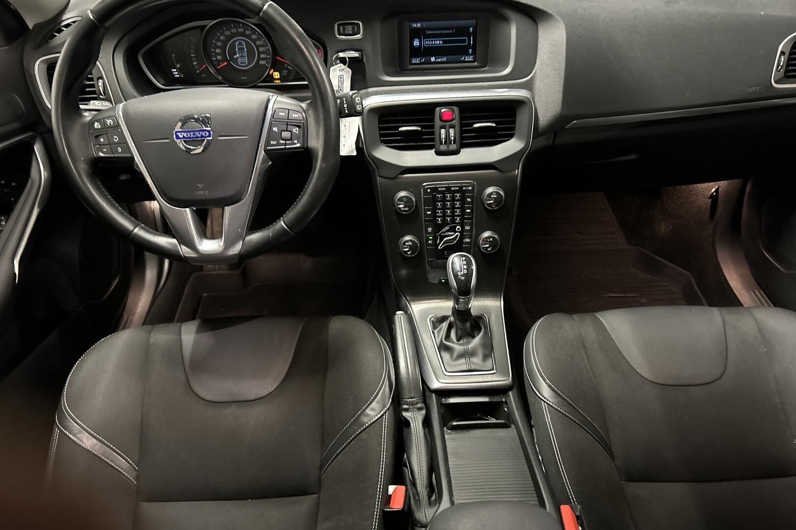 Volvo V40 iso kuva 8
