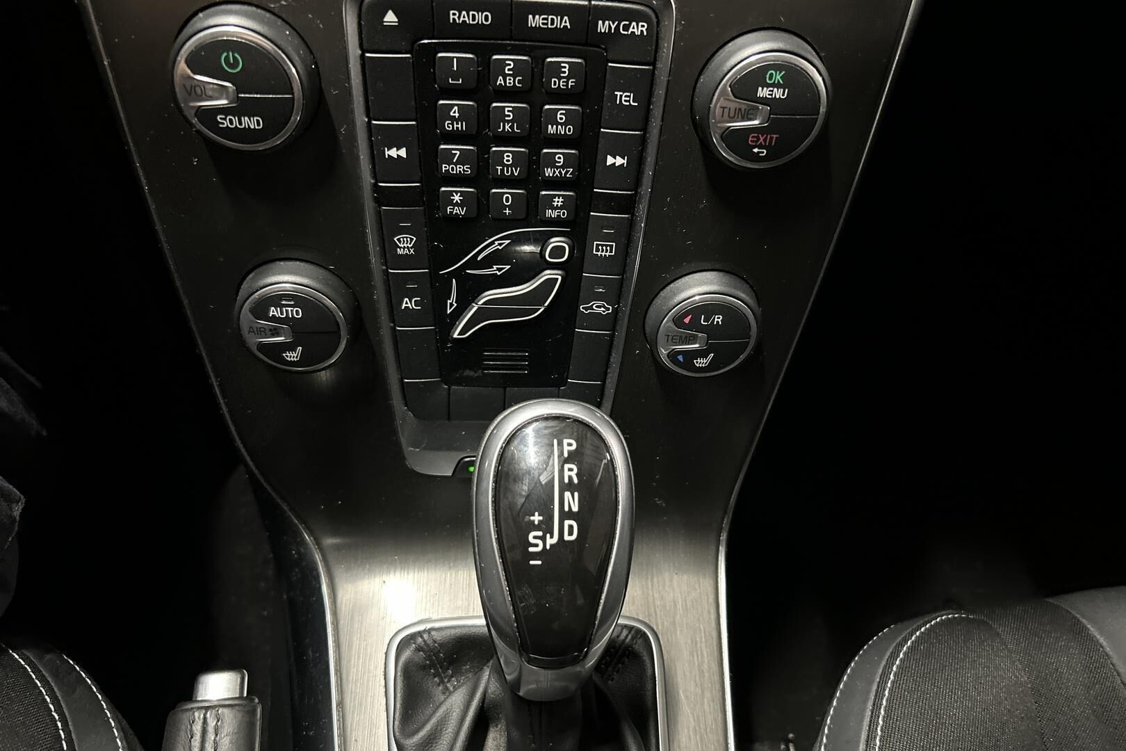 Volvo V40 iso kuva 16