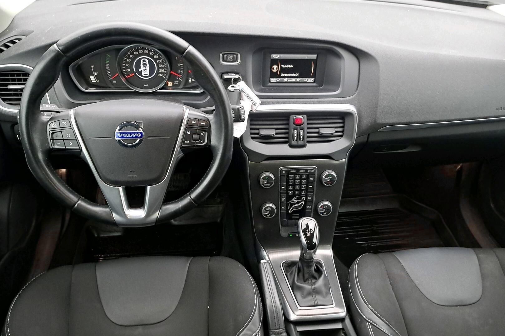 Volvo V40 iso kuva 2