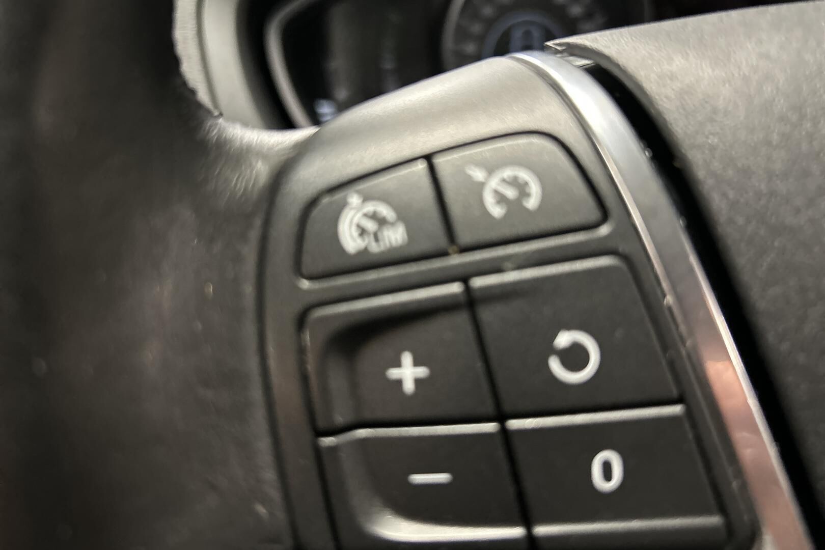 Volvo V40 iso kuva 18