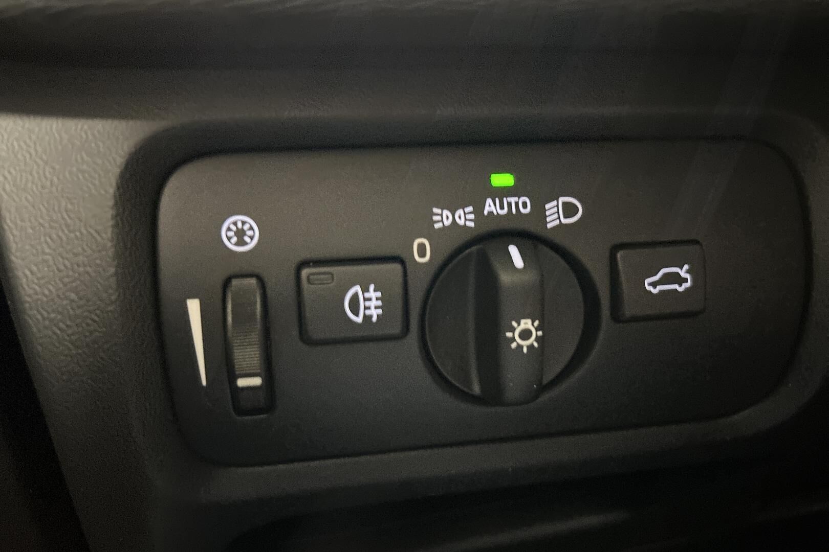 Volvo V40 iso kuva 19