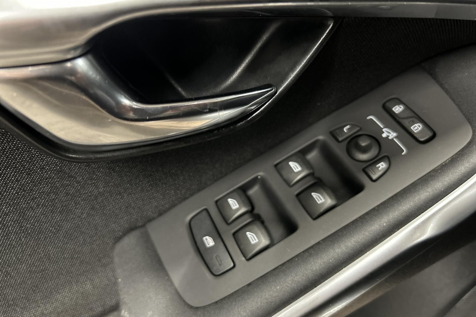 Volvo V40 iso kuva 20