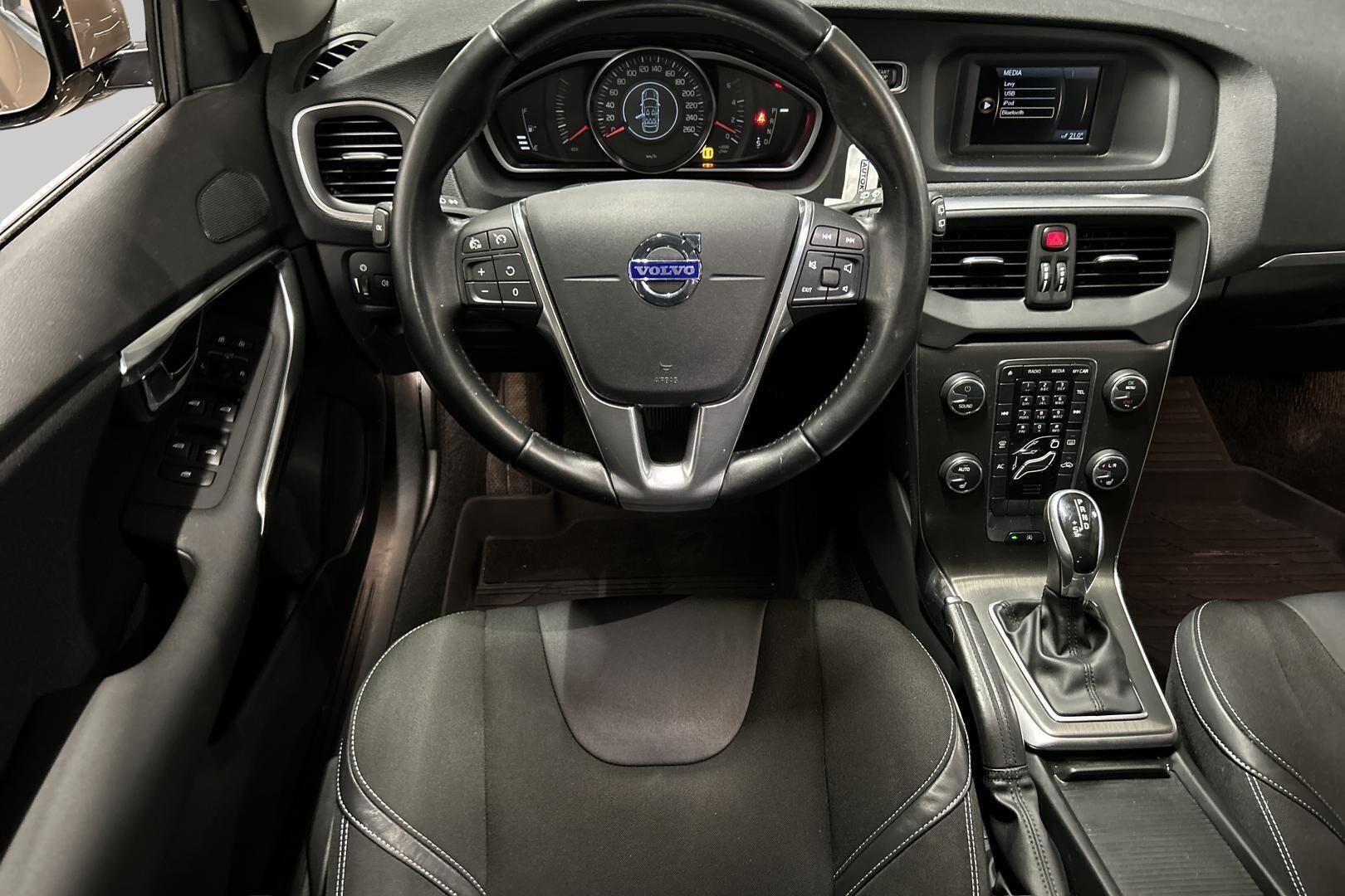 Volvo V40 iso kuva 23