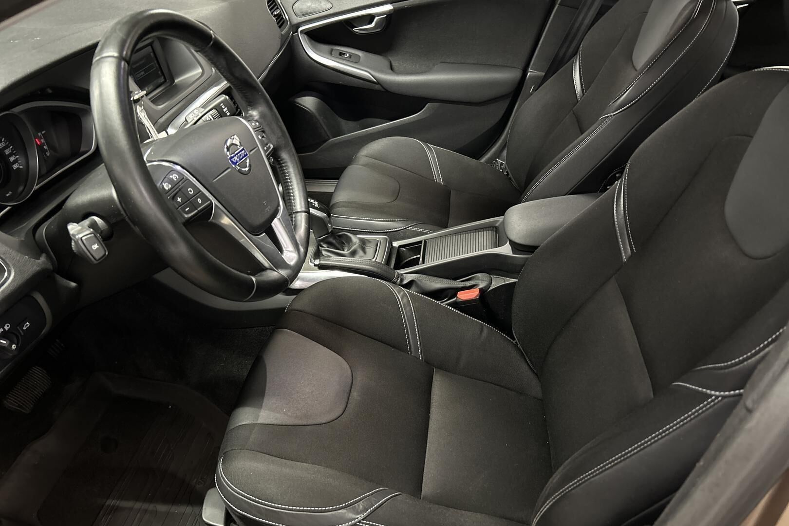 Volvo V40 iso kuva 6