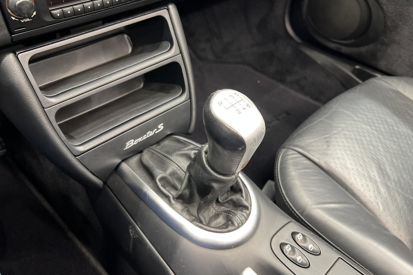 Porsche Boxster iso kuva 16