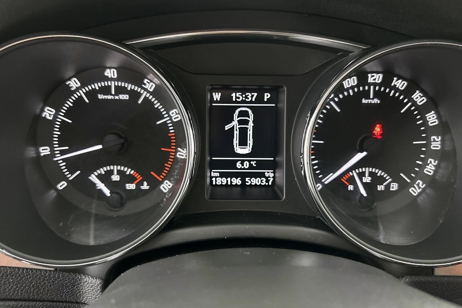 Skoda Superb iso kuva 10