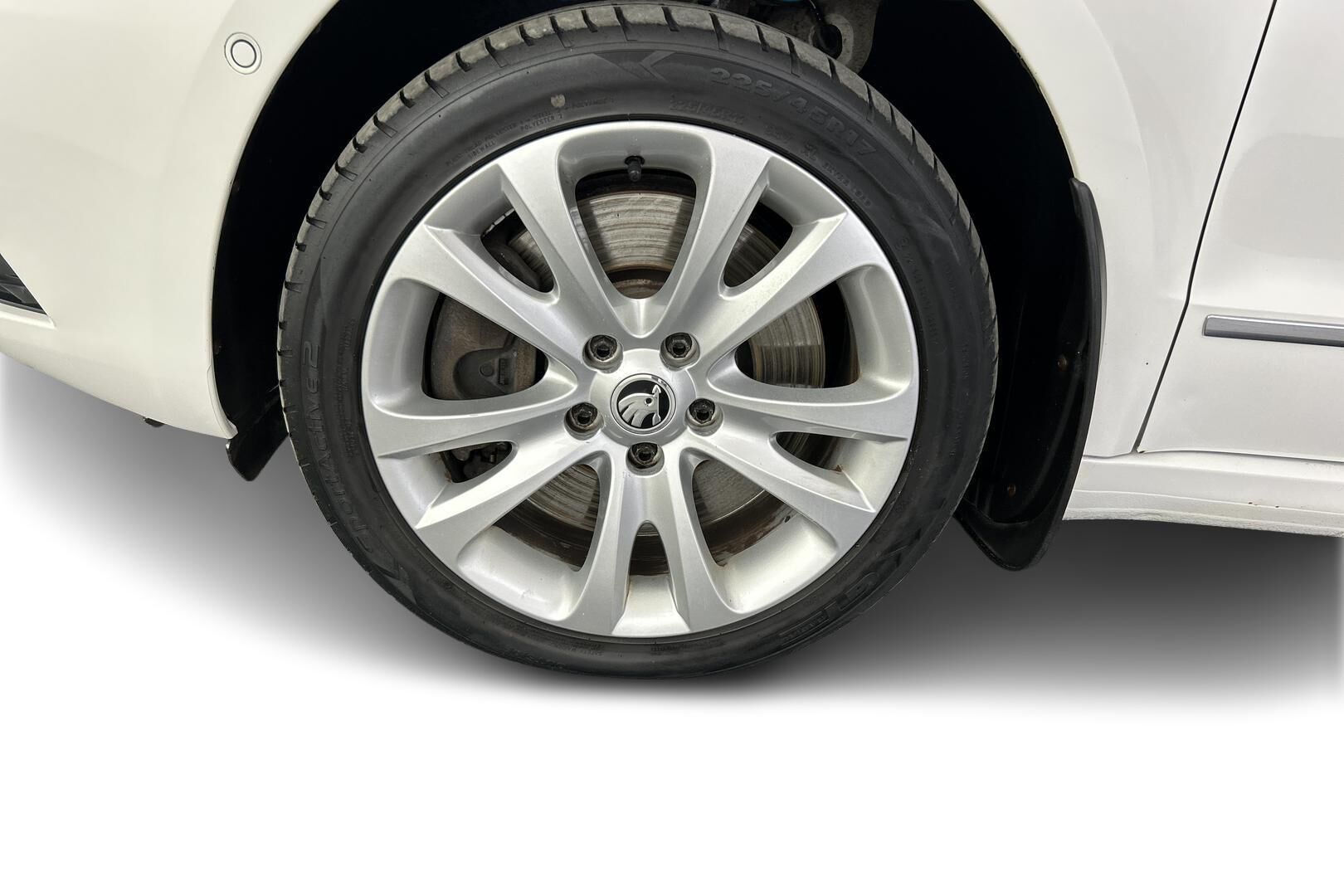 Skoda Superb iso kuva 12