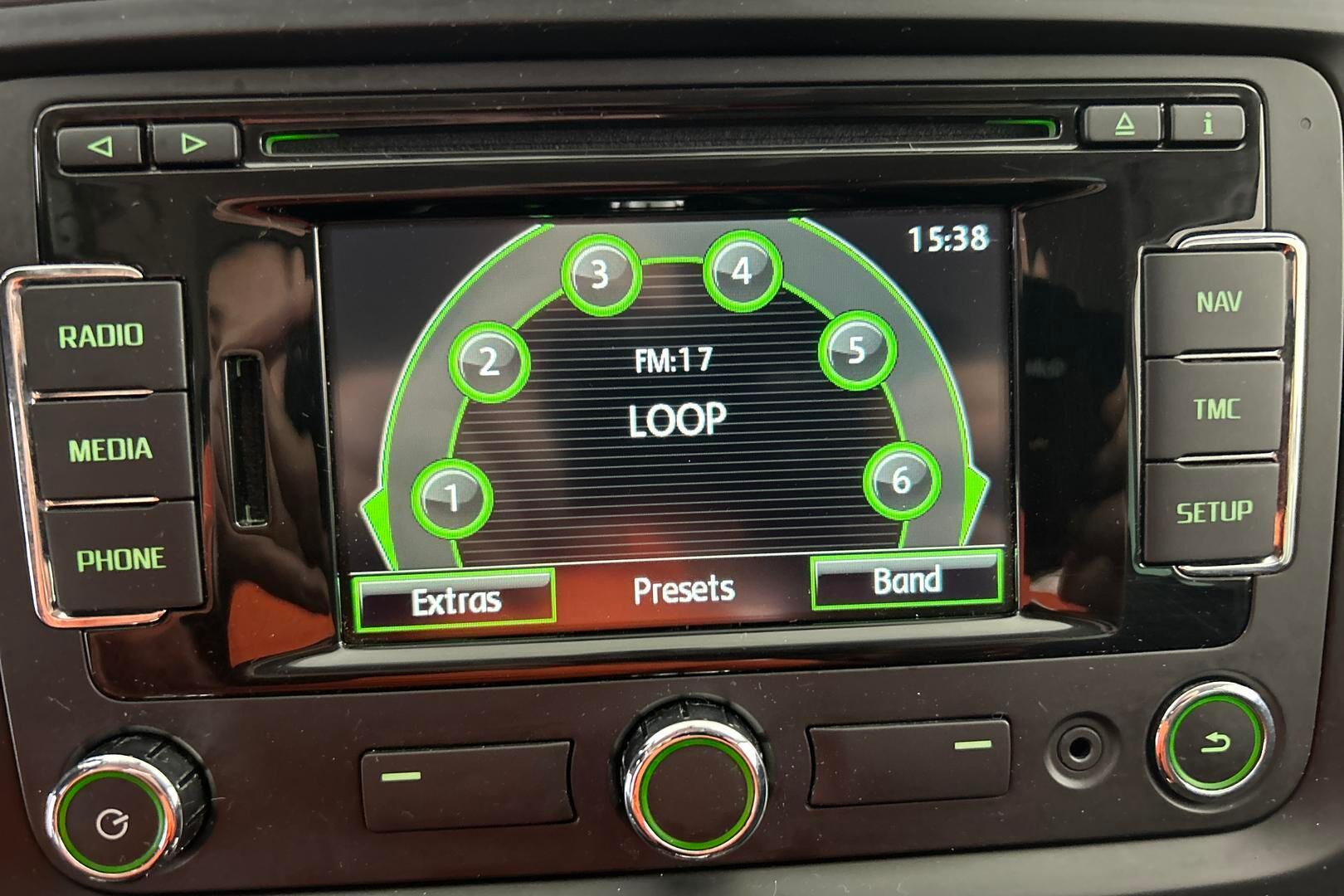 Skoda Superb iso kuva 13