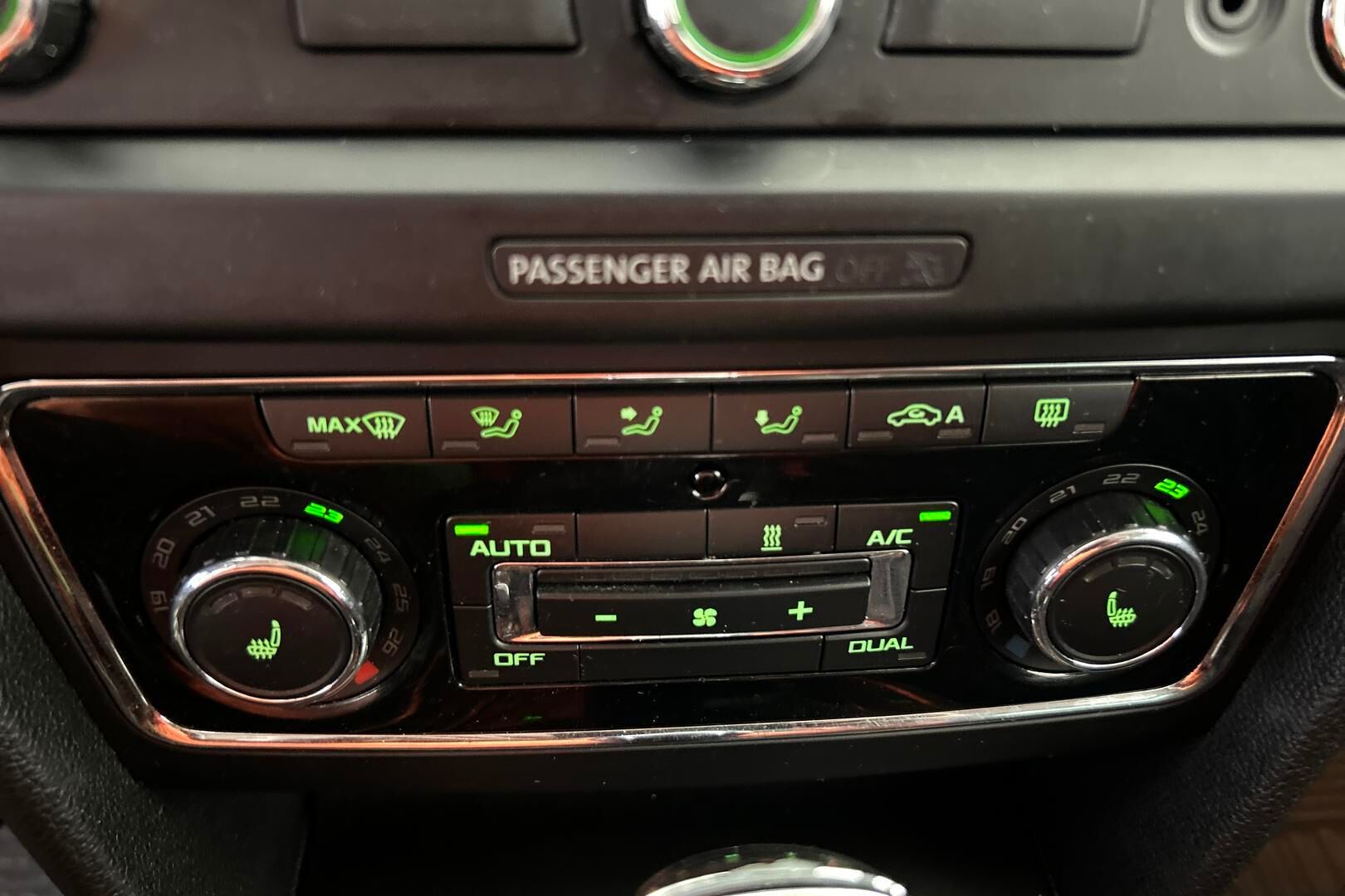 Skoda Superb iso kuva 15