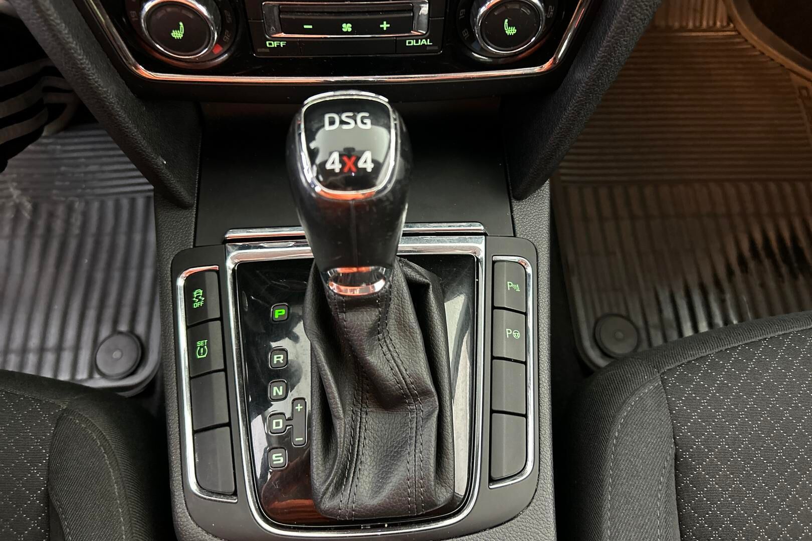 Skoda Superb iso kuva 17