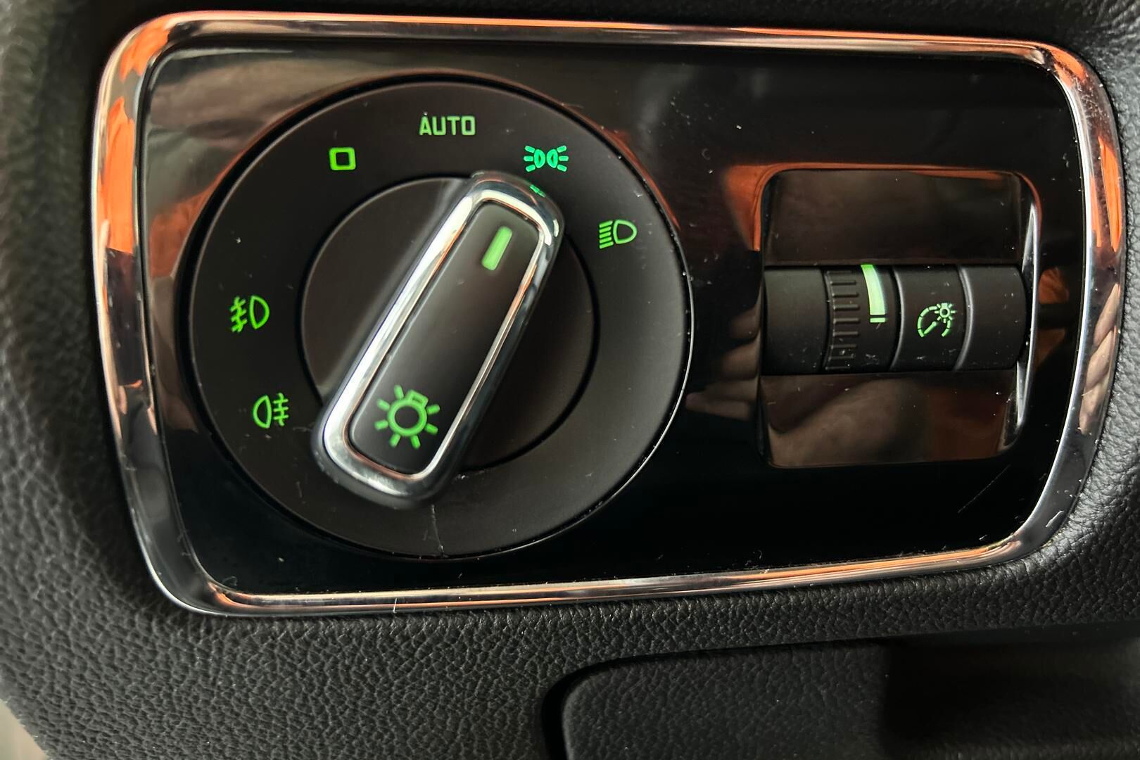 Skoda Superb iso kuva 20
