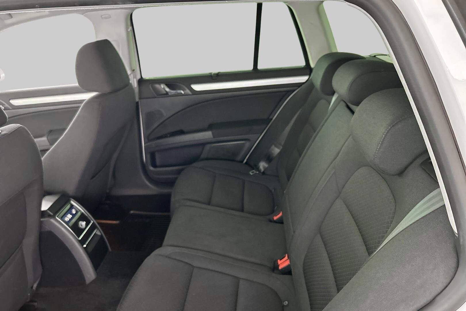 Skoda Superb iso kuva 9