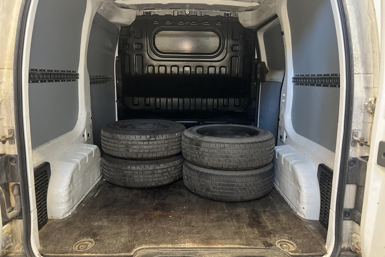 Nissan NV200 iso kuva 5