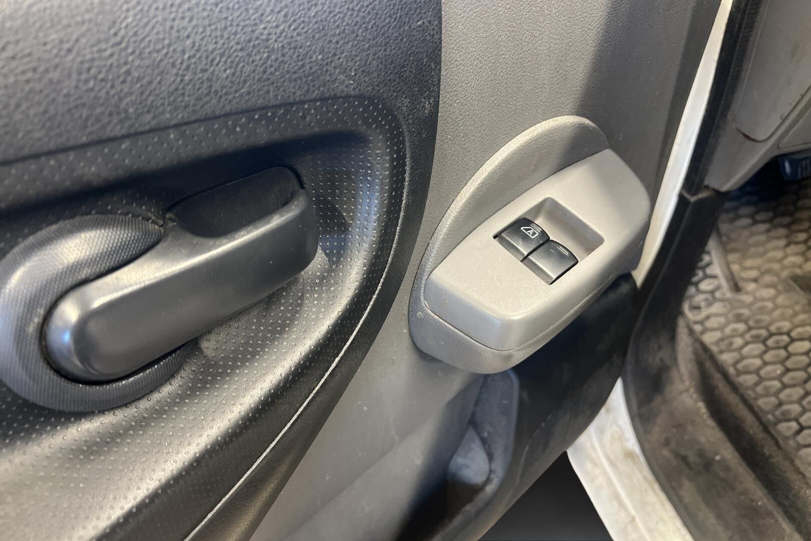 Nissan NV200 iso kuva 9