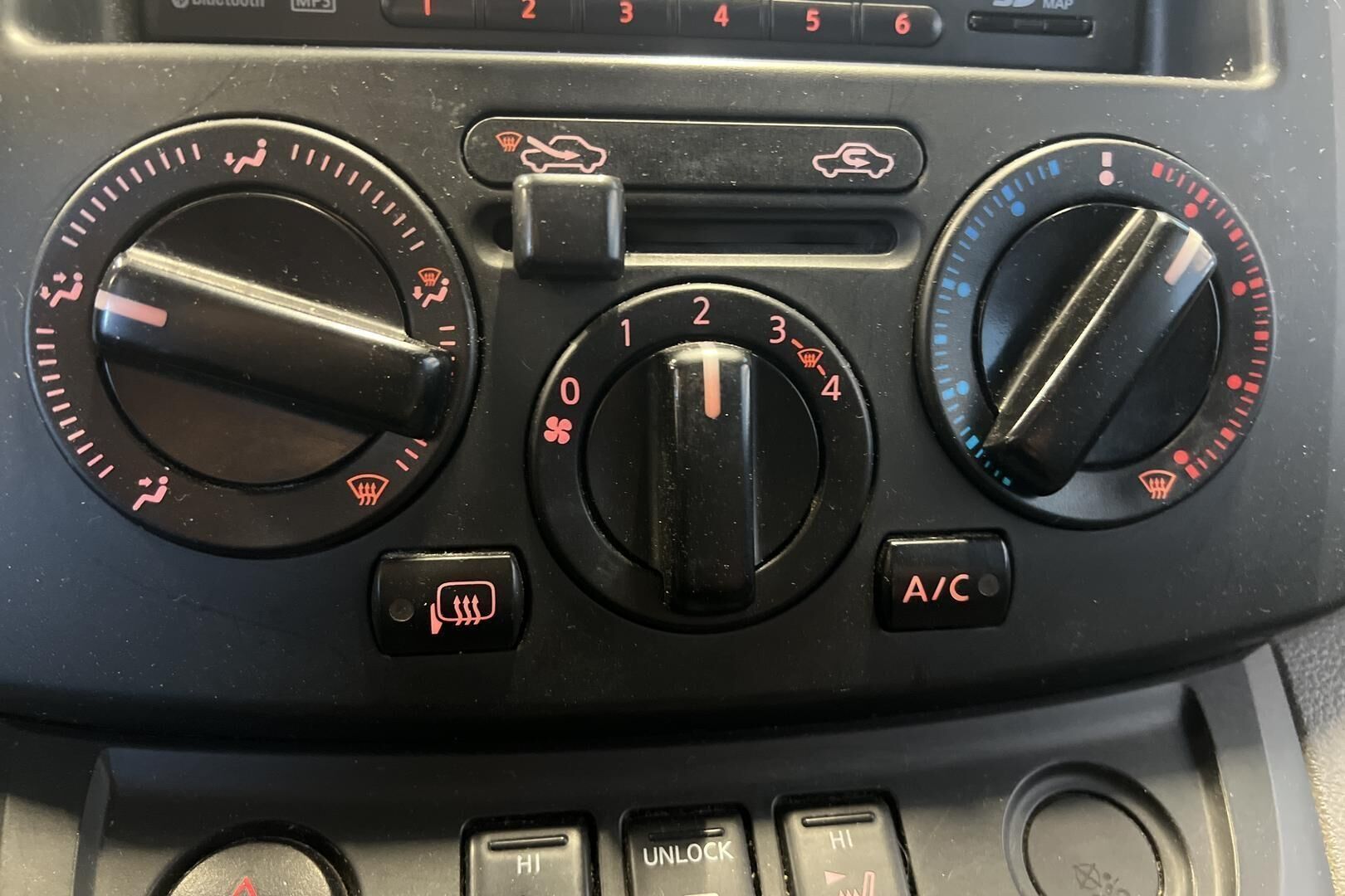Nissan NV200 iso kuva 12