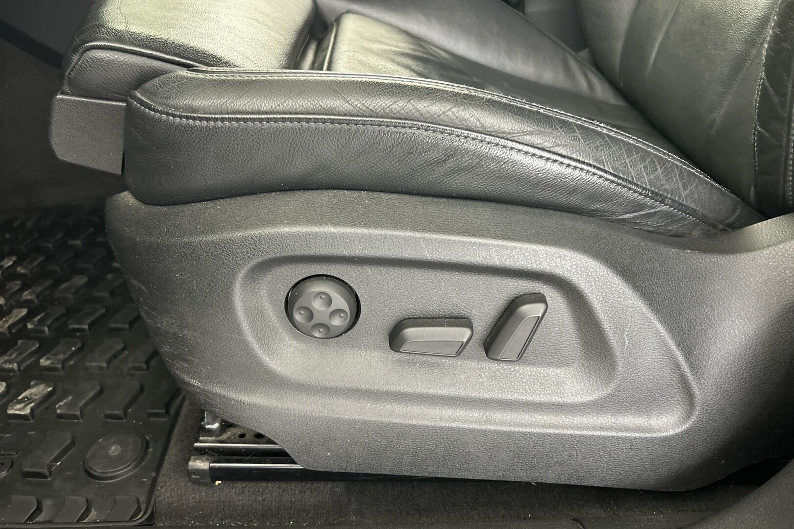 Audi Q5 iso kuva 16