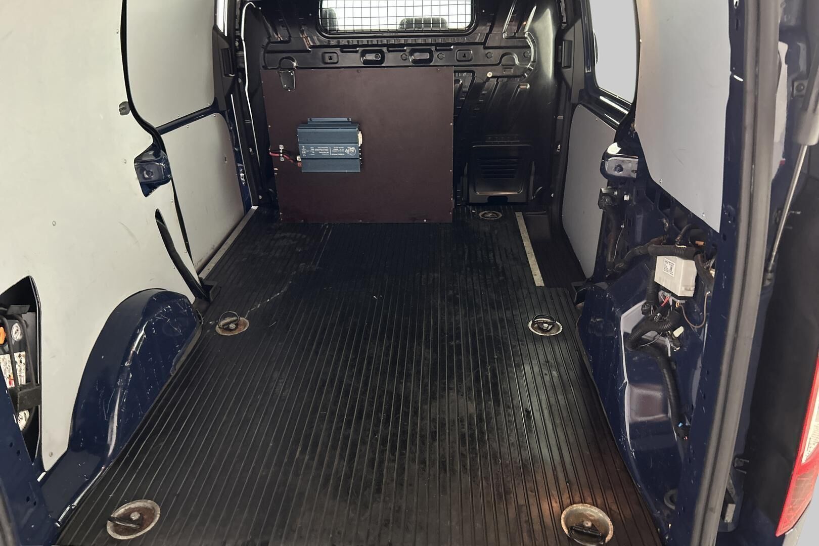 Ford Transit Connect iso kuva 24