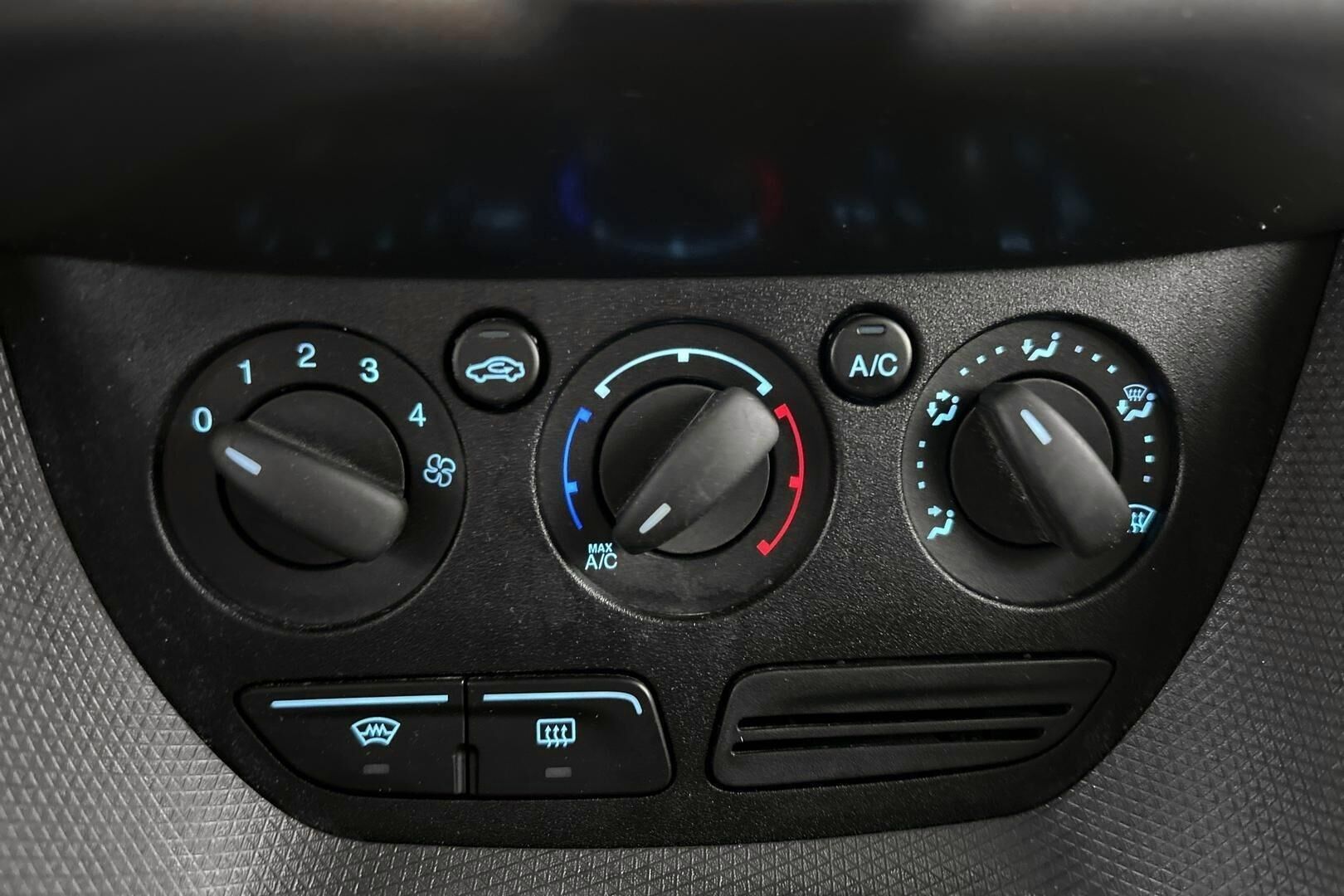 Ford Transit Connect iso kuva 8