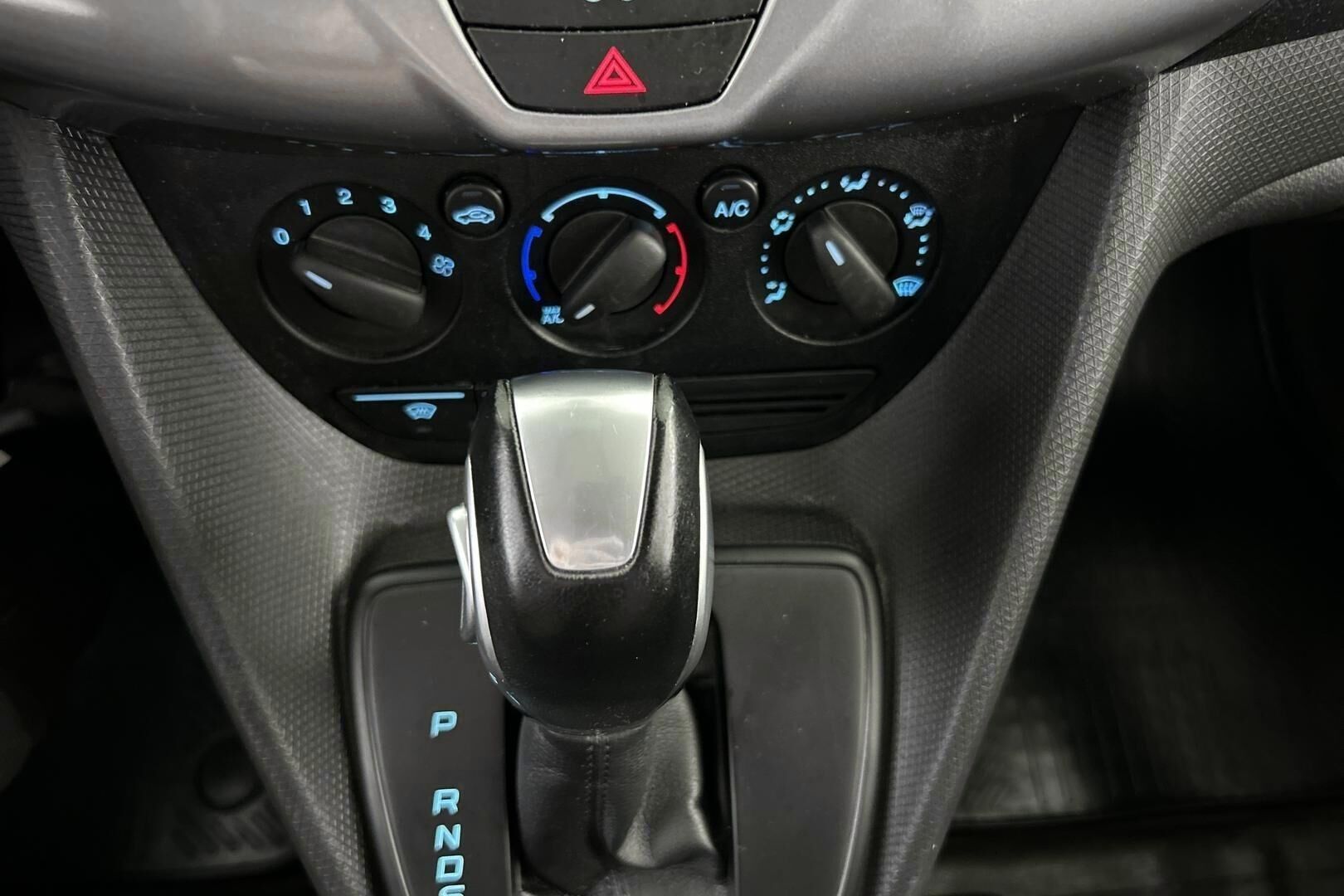 Ford Transit Connect iso kuva 9