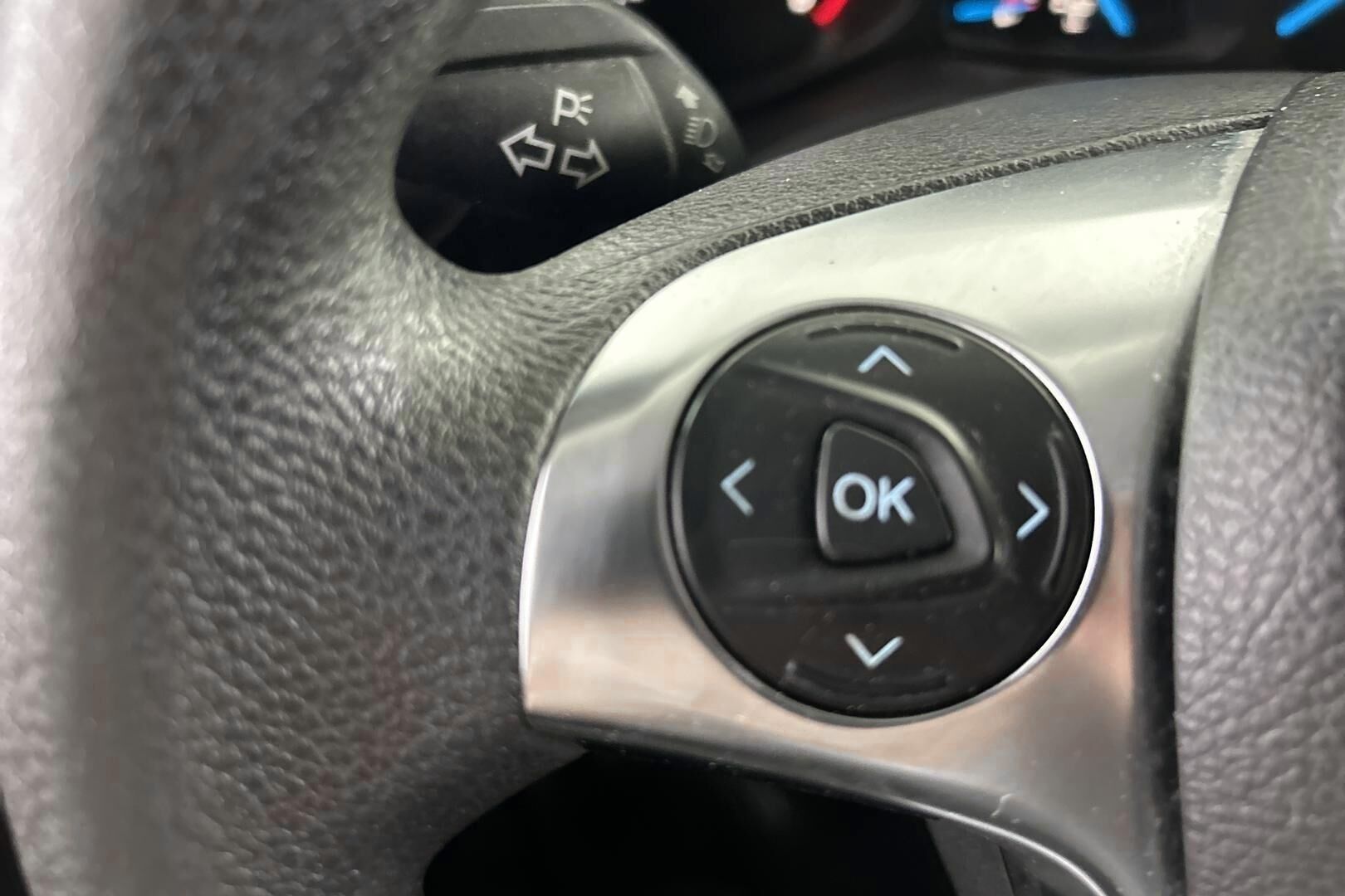 Ford Transit Connect iso kuva 10