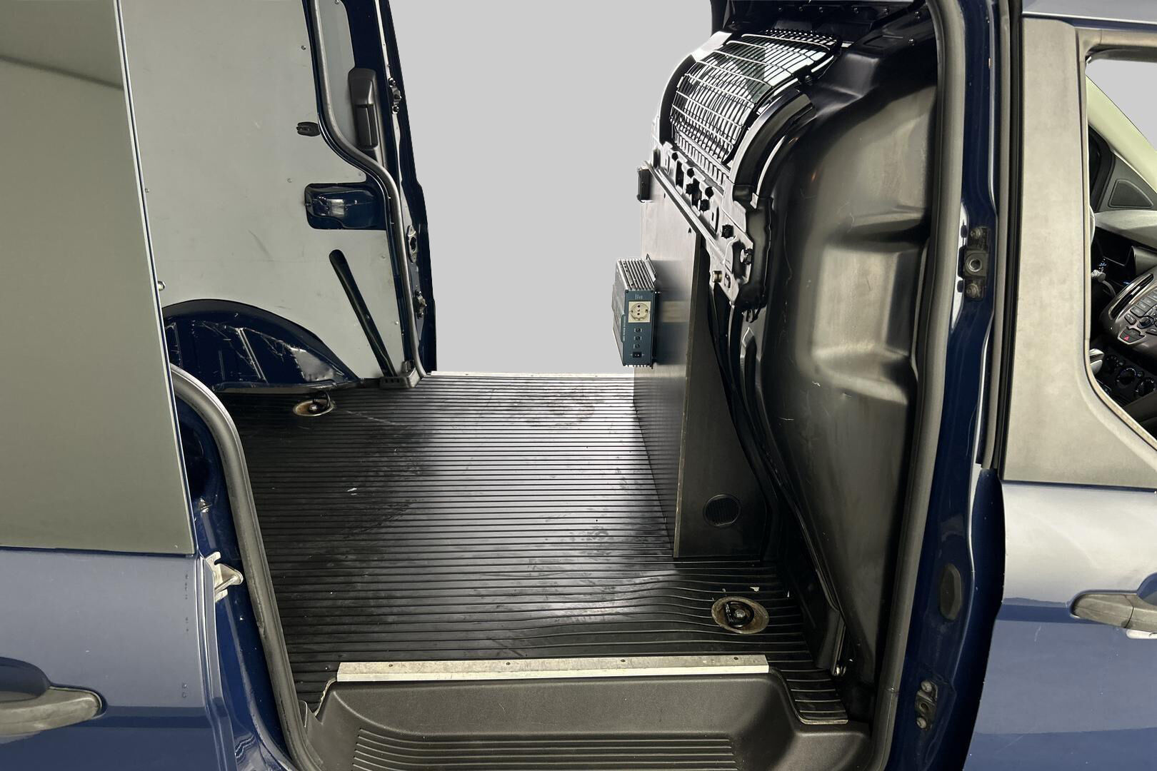 Ford Transit Connect iso kuva 28