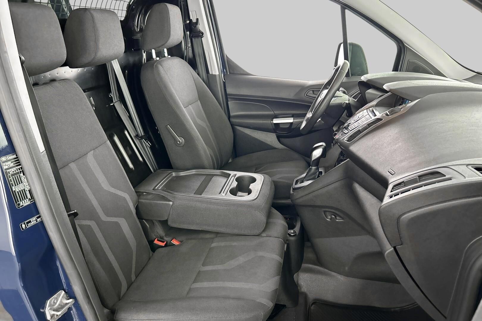 Ford Transit Connect iso kuva 15