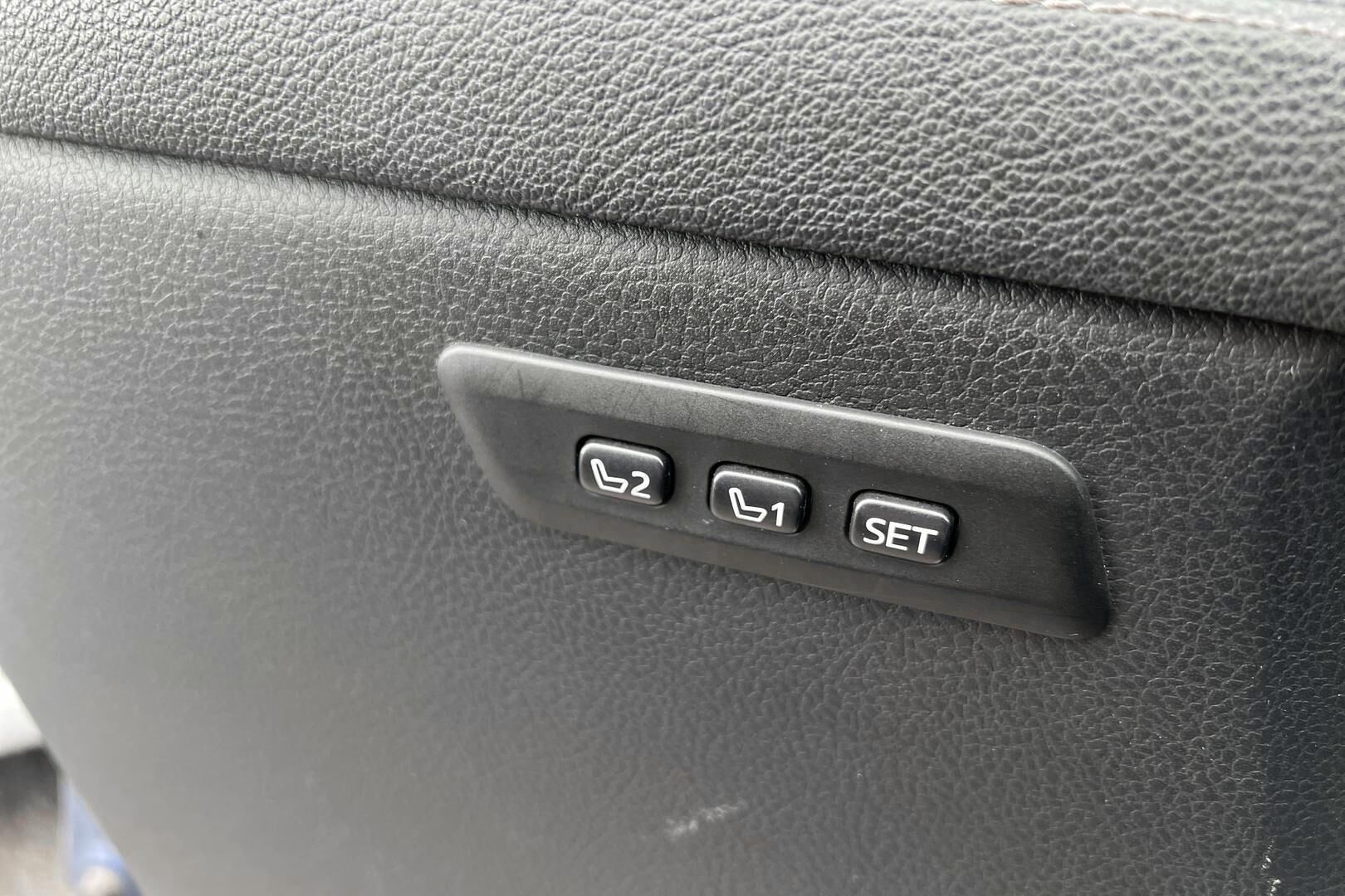 Toyota Avensis iso kuva 4