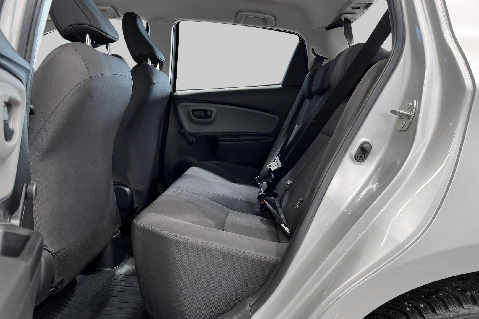 Toyota Yaris iso kuva 10