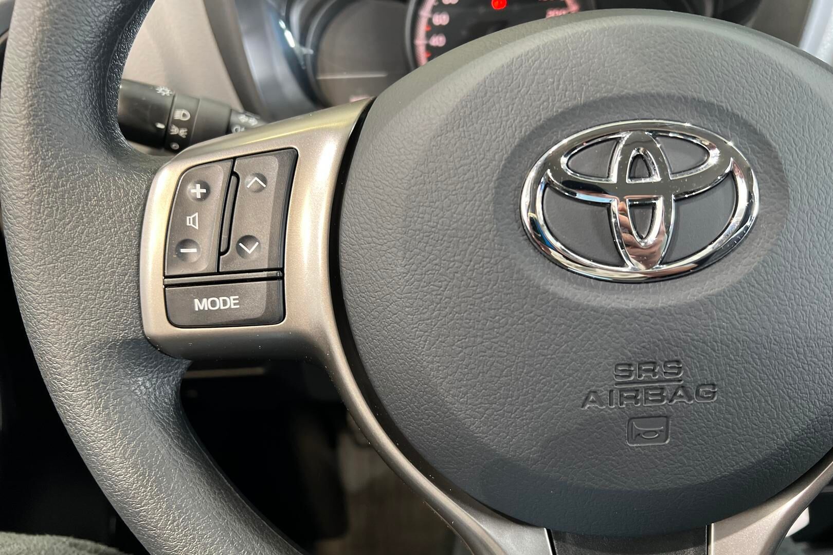 Toyota Yaris iso kuva 19