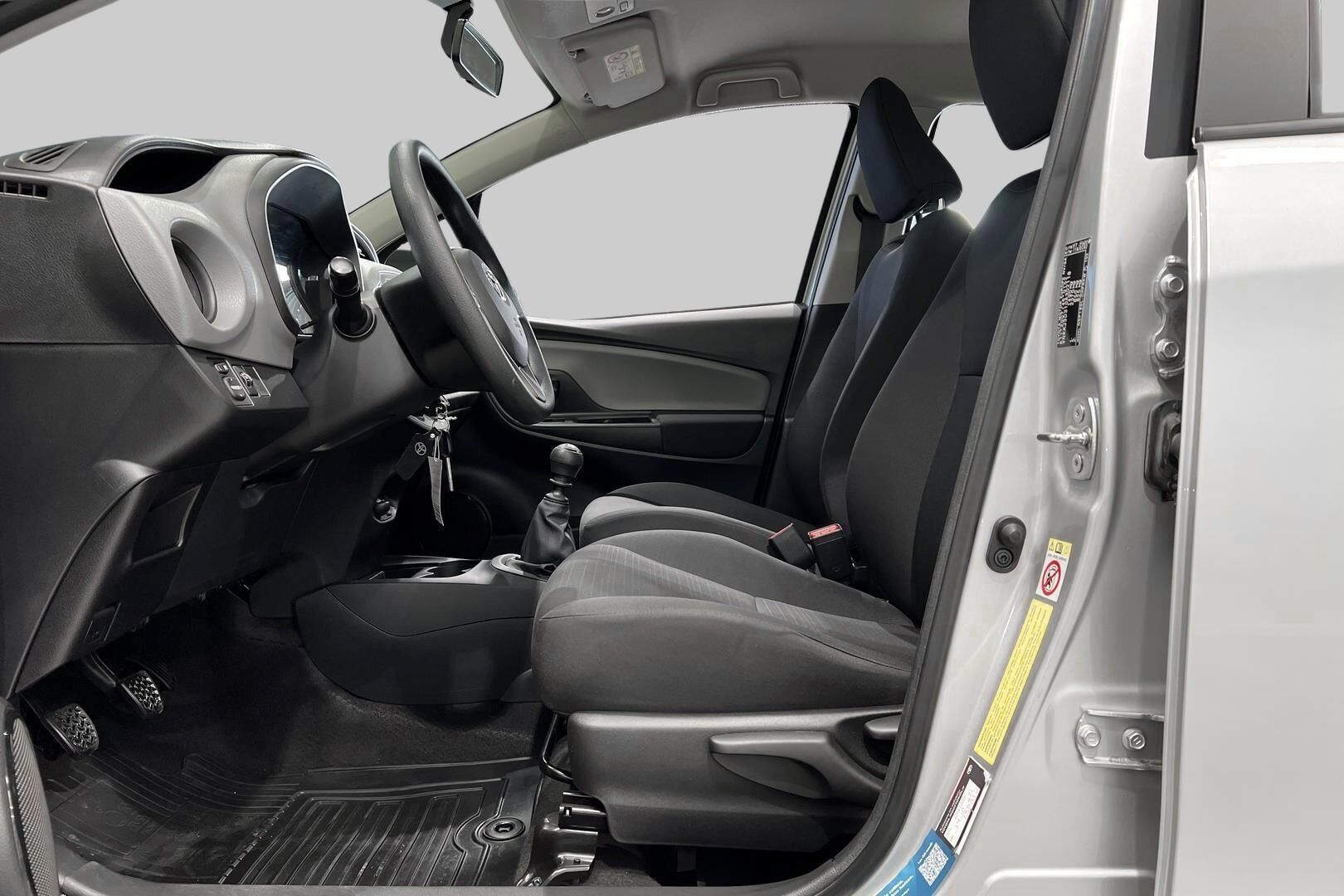 Toyota Yaris iso kuva 9