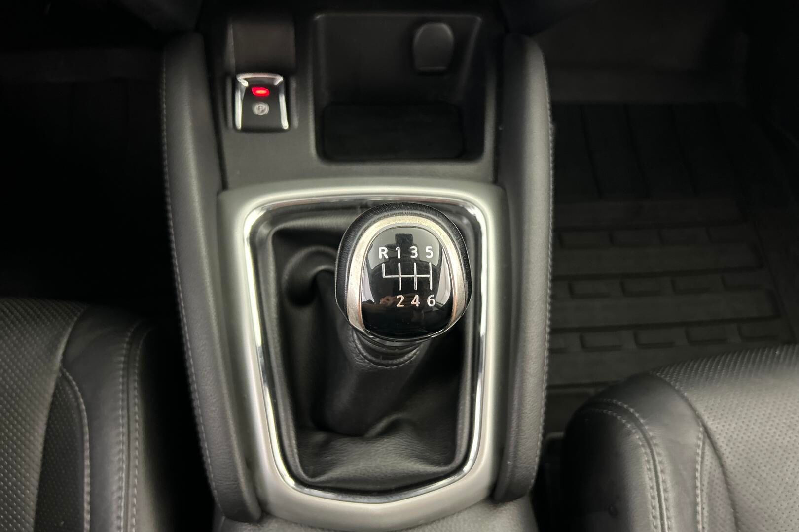 Nissan Qashqai iso kuva 17