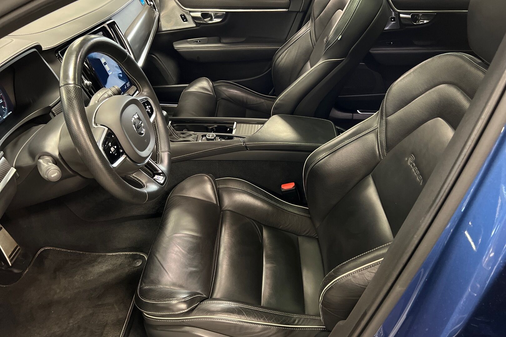 Volvo S90 iso kuva 10