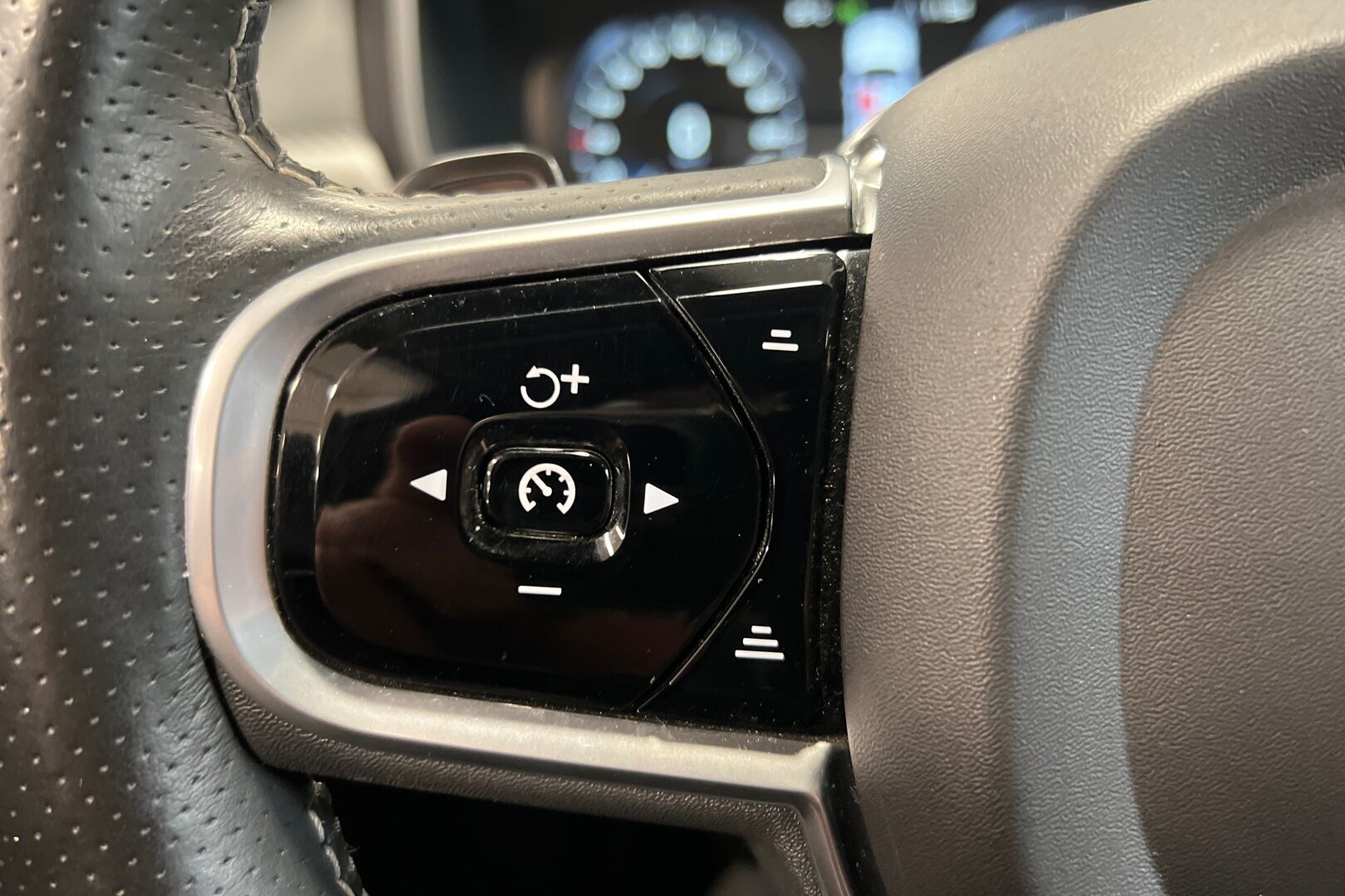Volvo S90 iso kuva 17