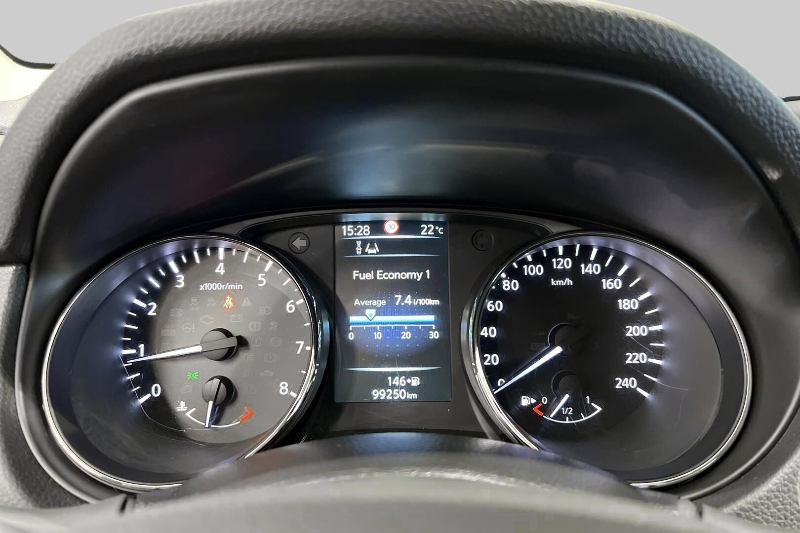Nissan Qashqai iso kuva 14