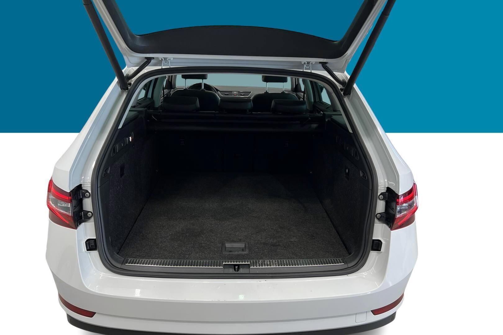 Skoda Superb iso kuva 12