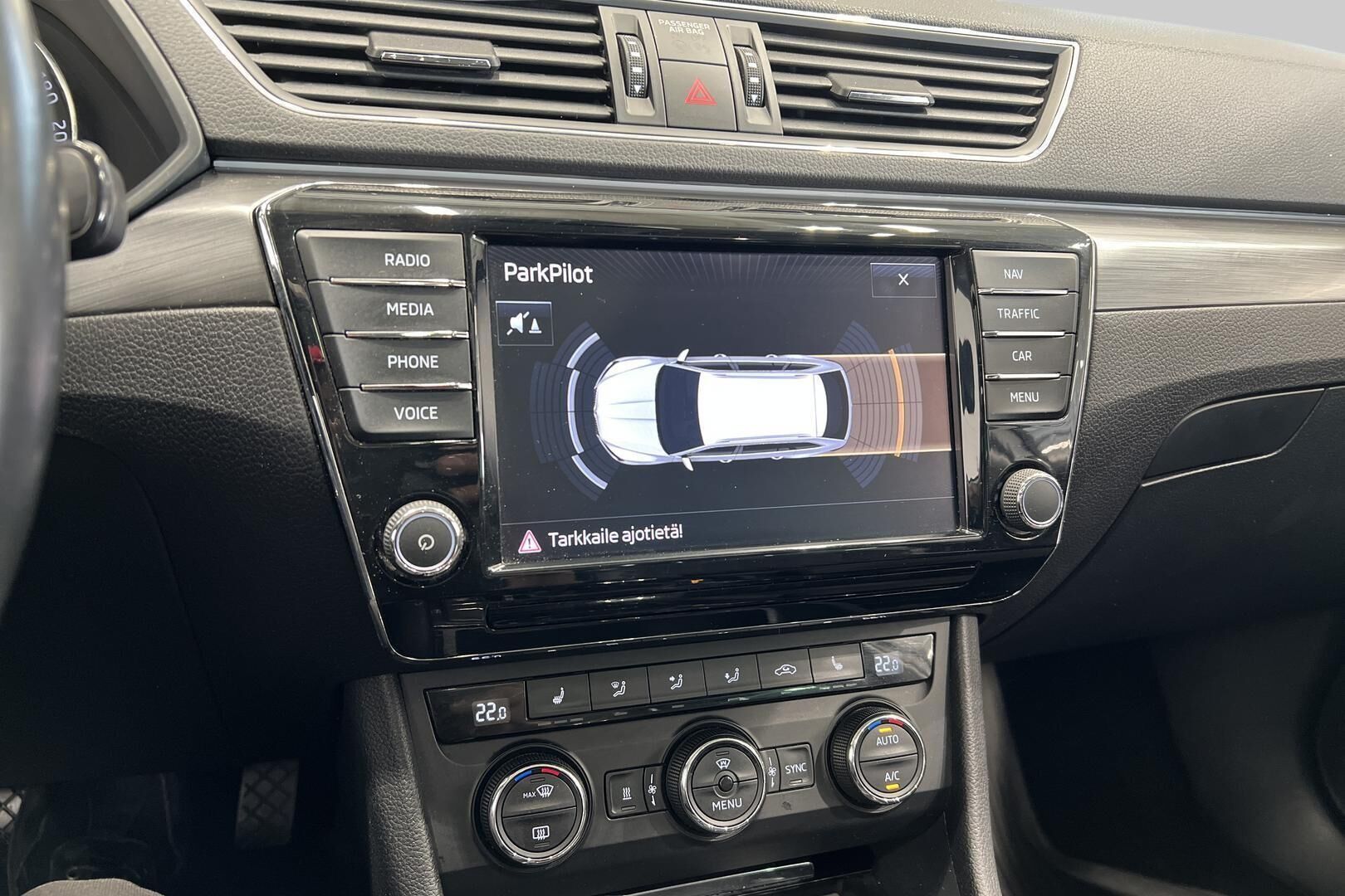 Skoda Superb iso kuva 16