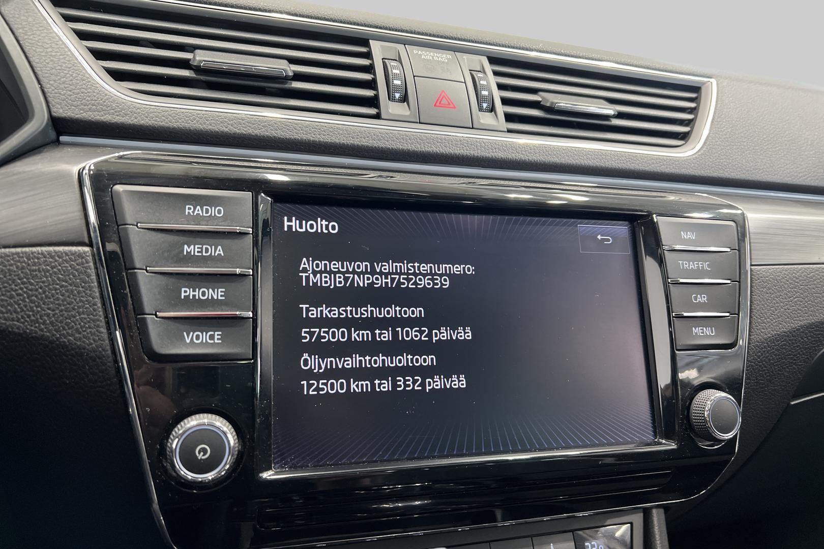 Skoda Superb iso kuva 17