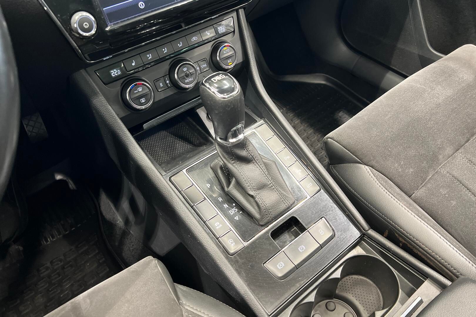 Skoda Superb iso kuva 21