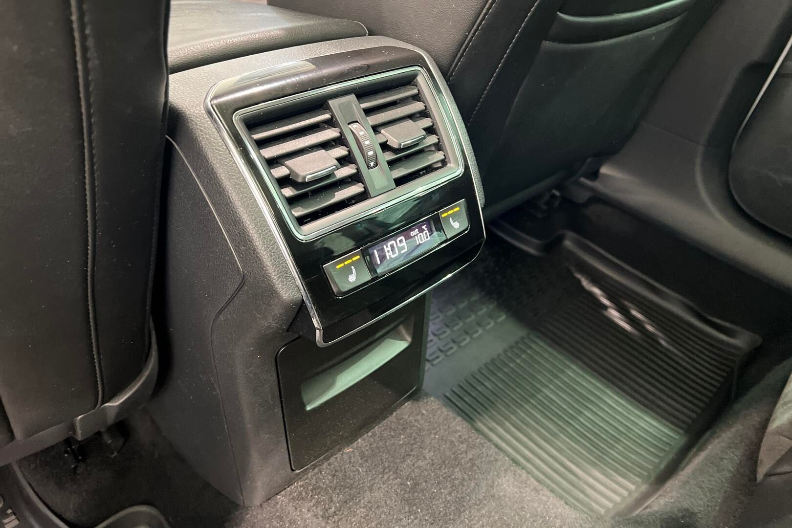 Skoda Superb iso kuva 29