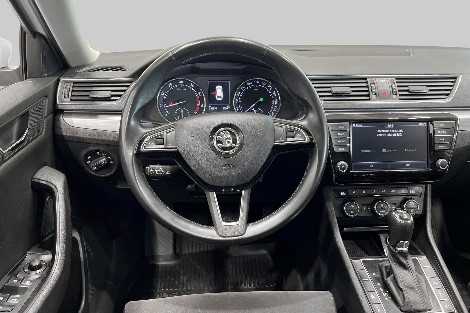 Skoda Superb iso kuva 31