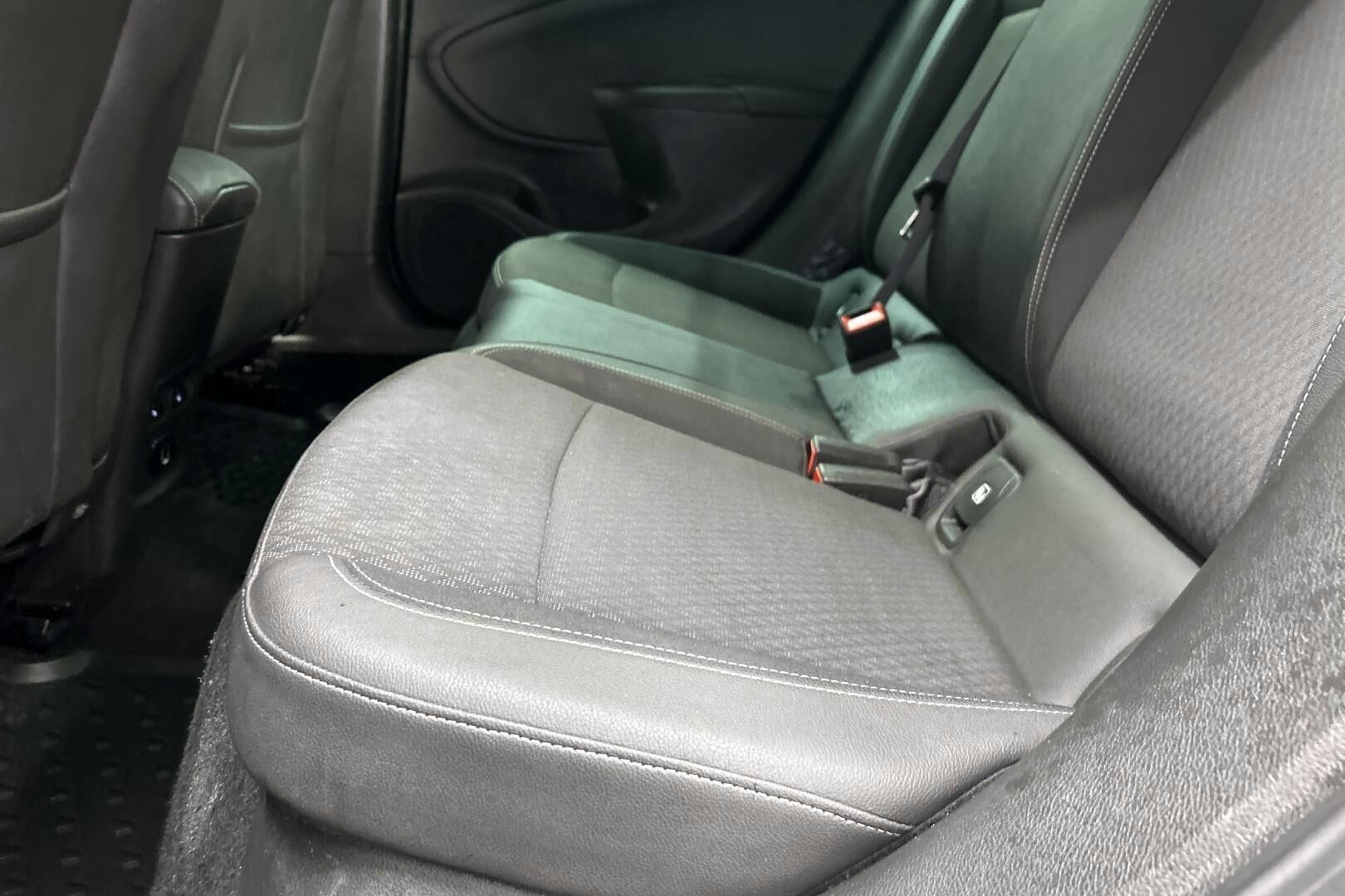 Opel Astra iso kuva 10