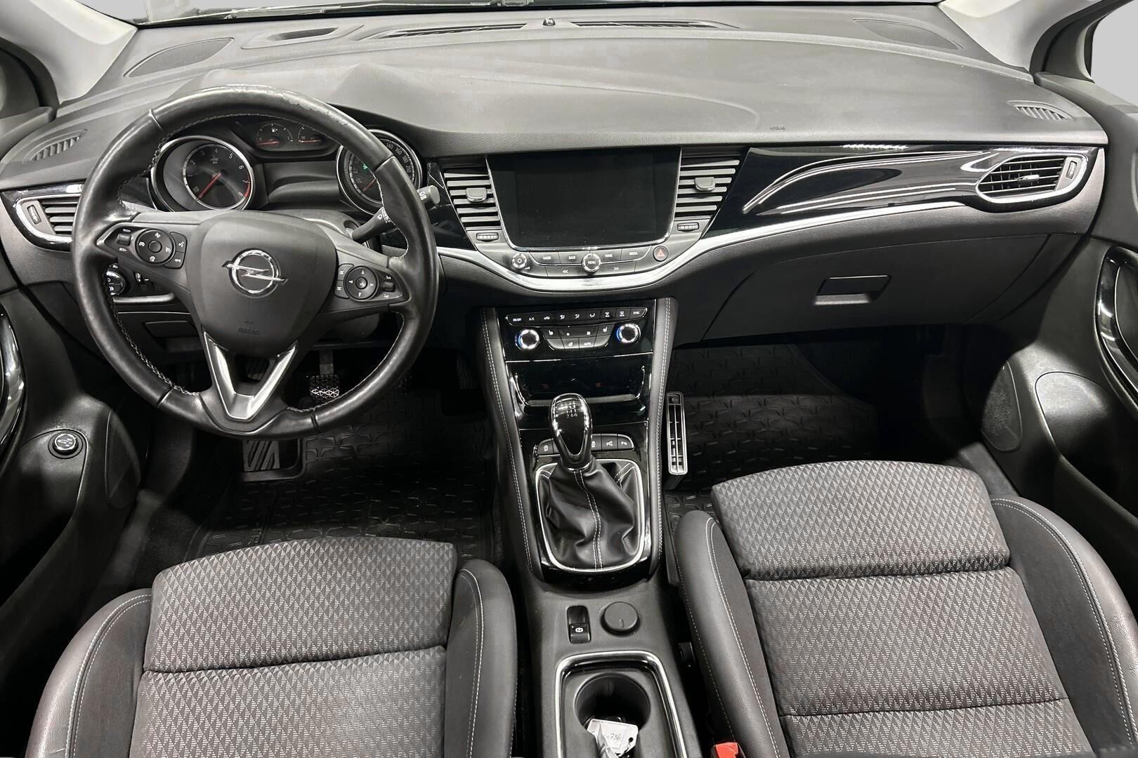 Opel Astra iso kuva 11