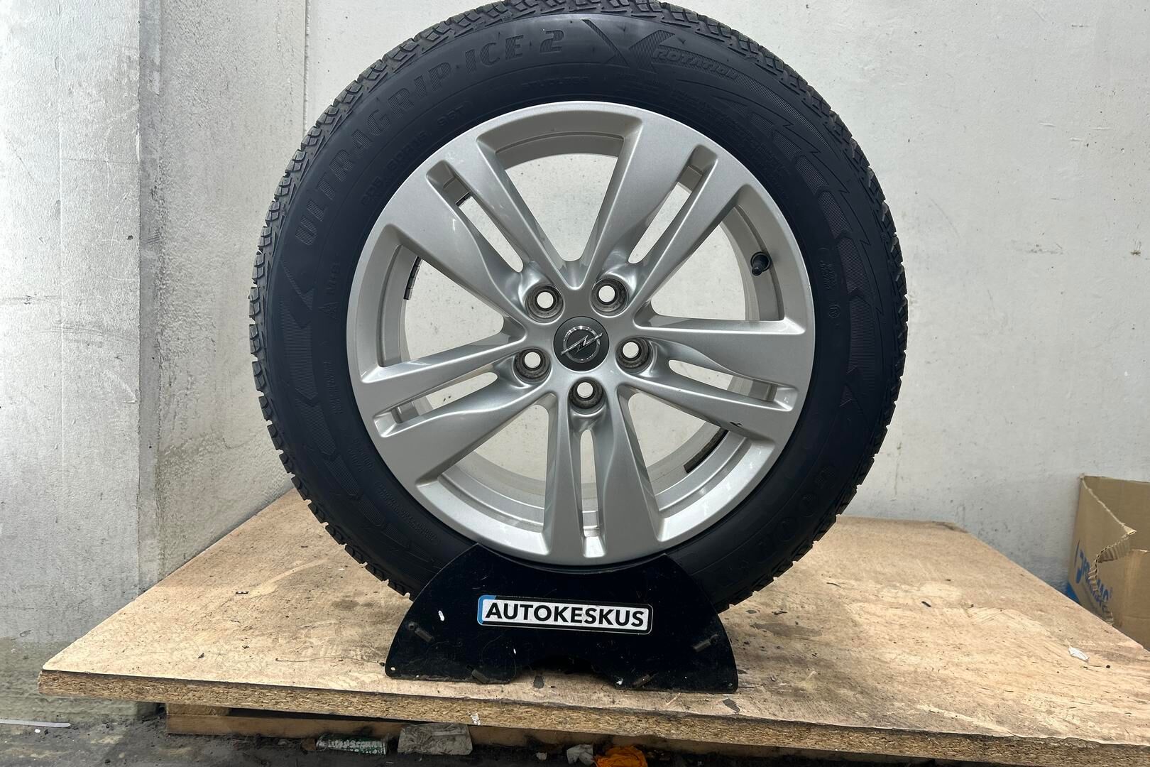 Opel Astra iso kuva 13