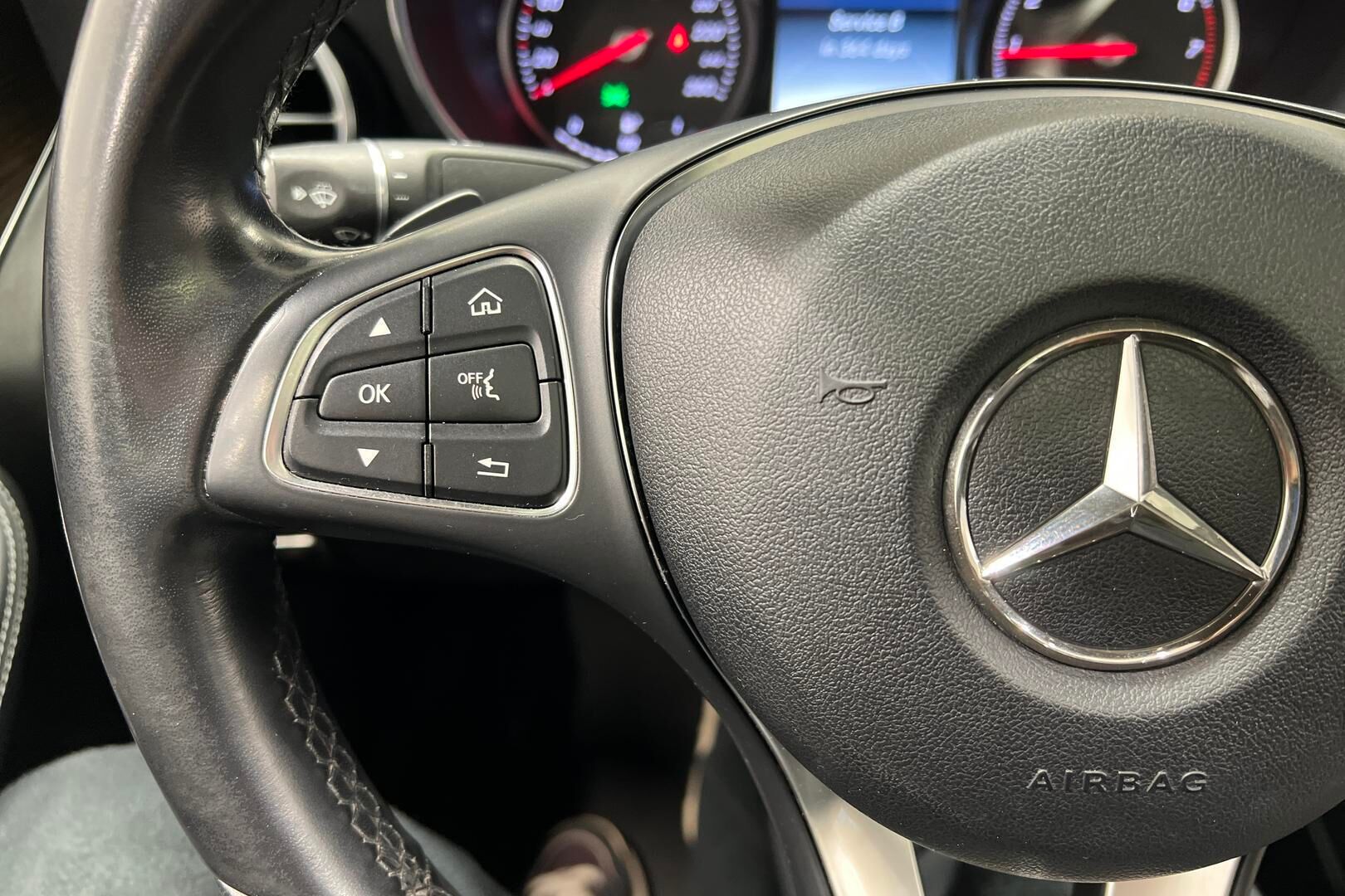 Mercedes-Benz GLC iso kuva 18