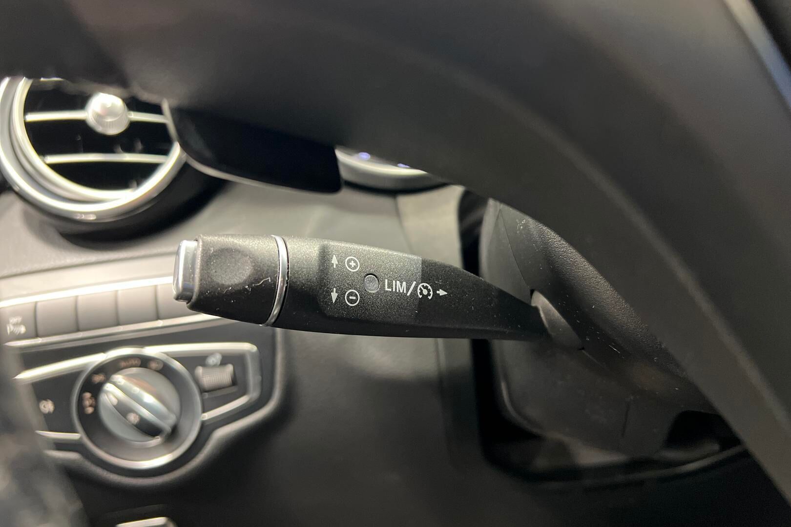 Mercedes-Benz GLC iso kuva 35