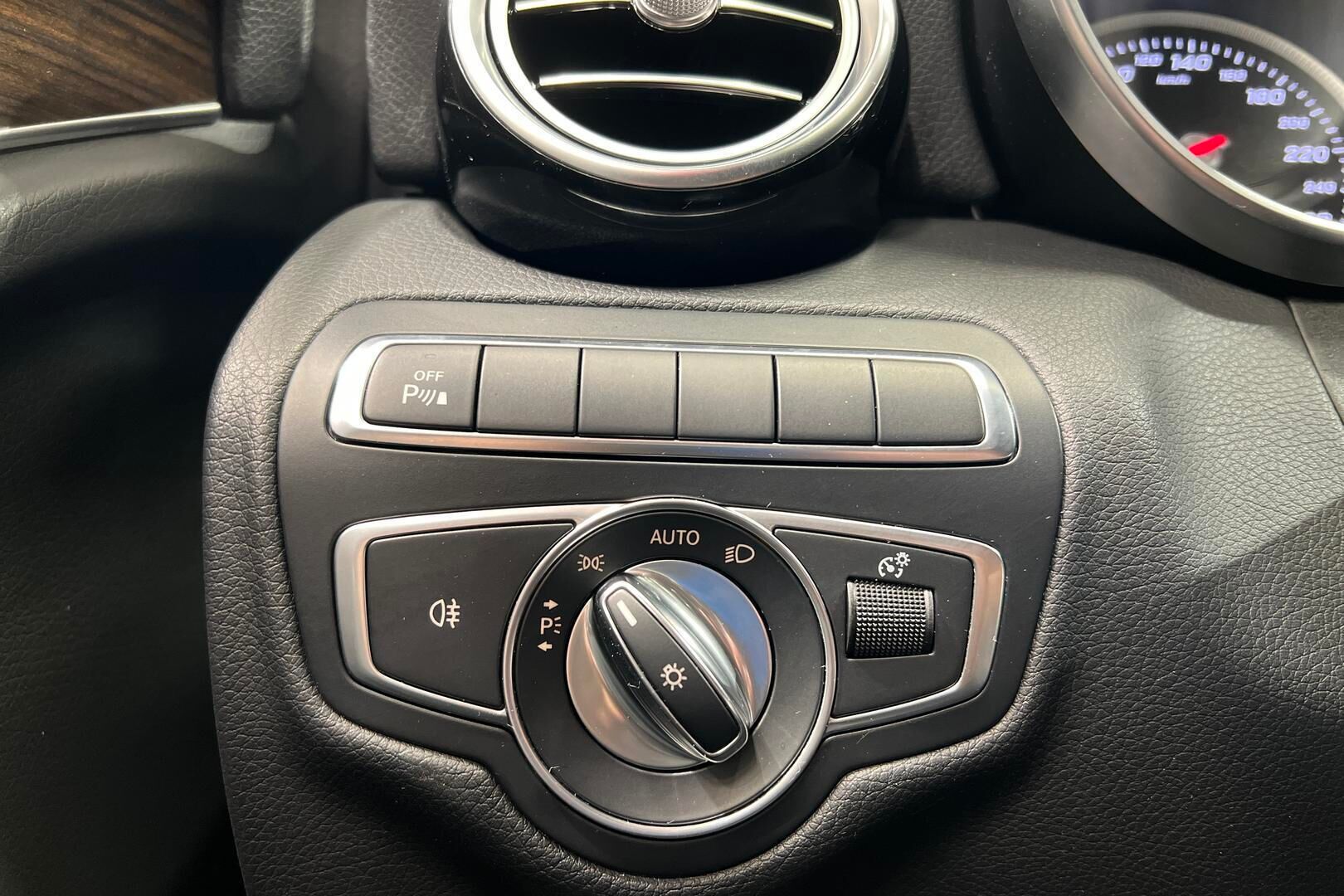 Mercedes-Benz GLC iso kuva 19