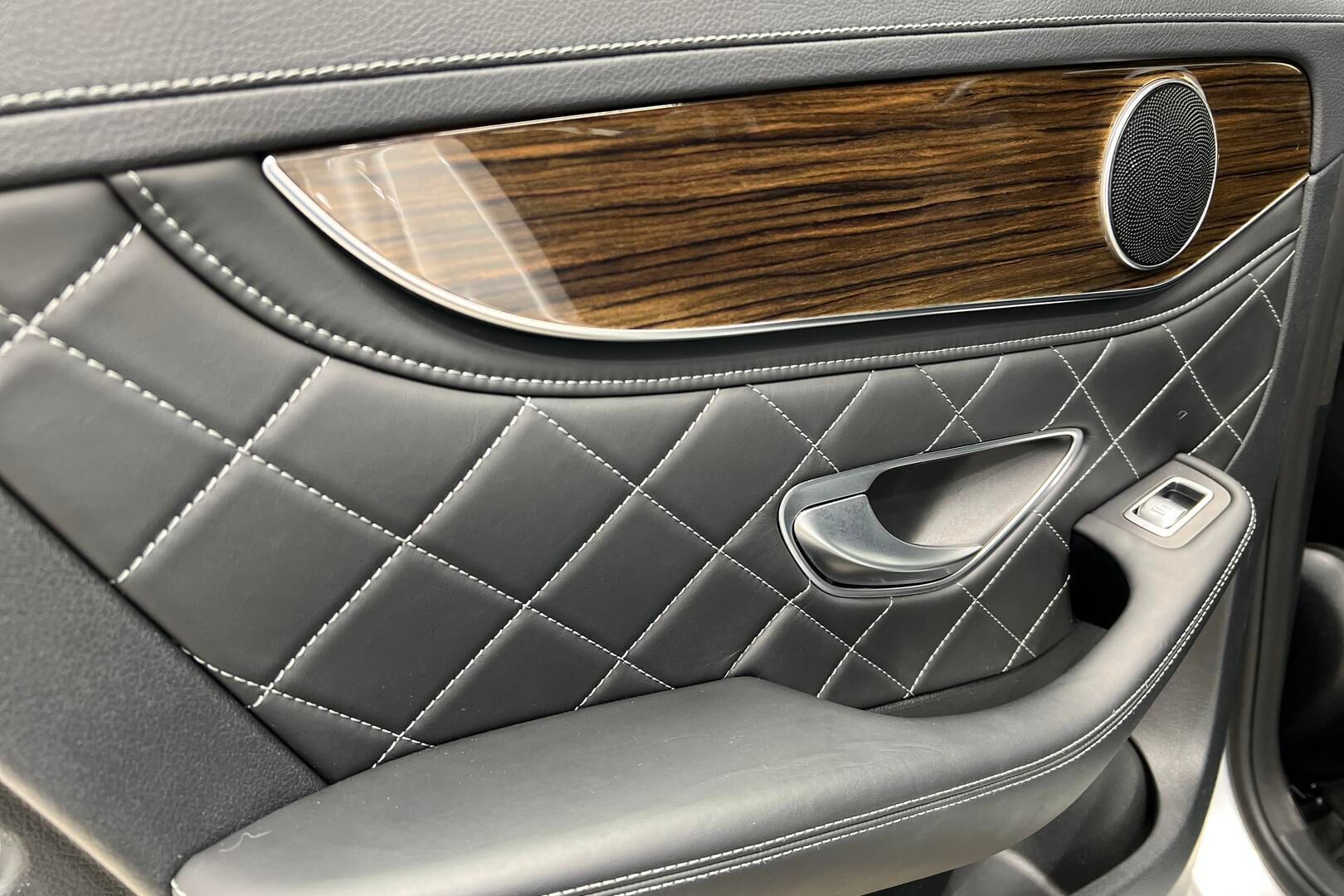 Mercedes-Benz GLC iso kuva 23