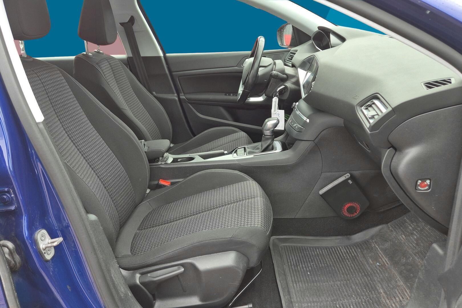 Peugeot 308 iso kuva 4